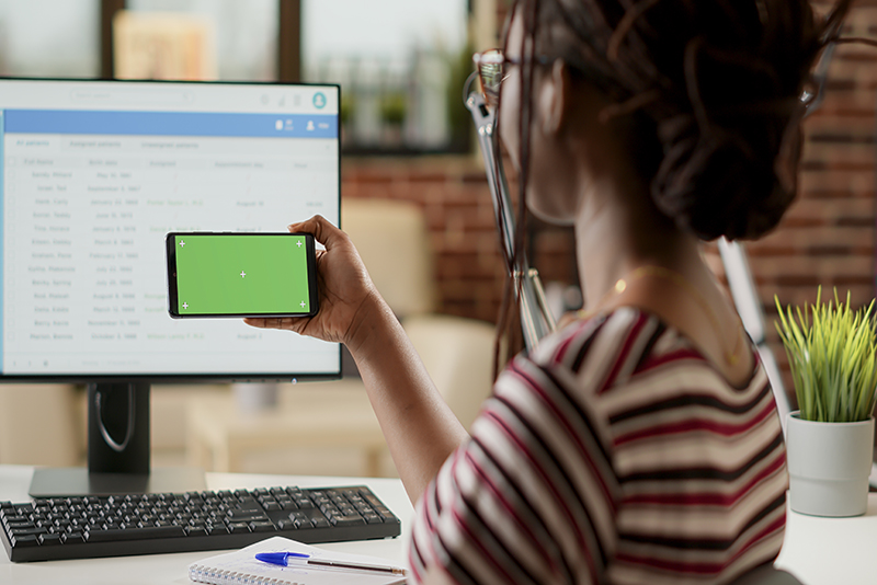Le nouveau bouton de réduction de Microsoft Outlook simplifie la gestion des emails mobiles