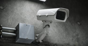 Cette caméra espion pourrait identifier des visages depuis l'espace