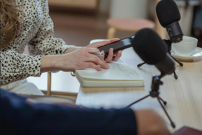 Journalistes et lanceurs d’alertes : comment un VPN peut-il vraiment vous protéger ?