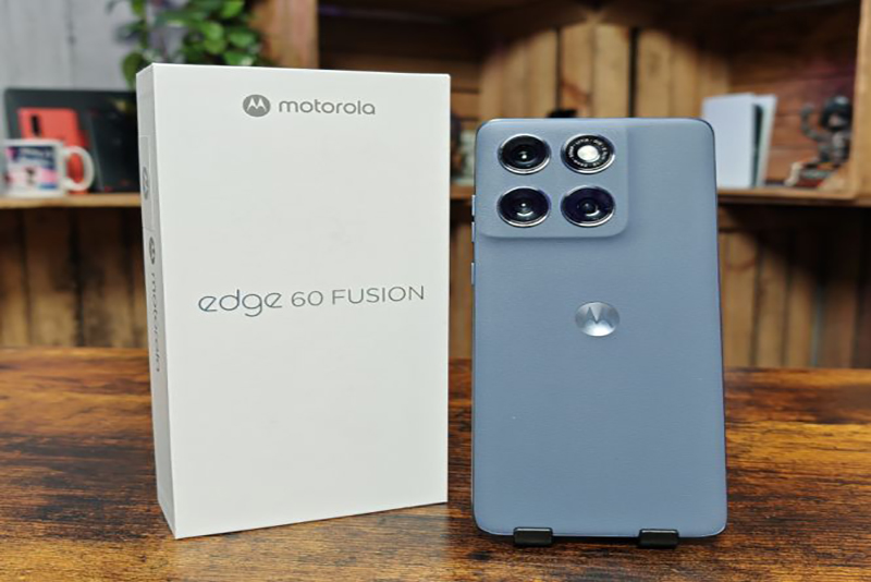 Le premier téléphone Edge 60 de Motorola offre une expérience tactile unique comme sur une toile