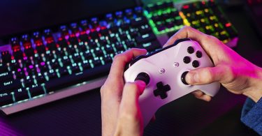 Scuf intègre enfin des joysticks à effet Hall à certains de ses contrôleurs sans fil