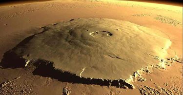 Les astronomes découvrent un volcan caché sur Mars