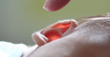 Un Adolescent Sourd et un Jeune de 24 Ans Retrouvent l'Audition Grâce à une Thérapie Génique Expérimentale
