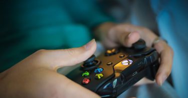 Un cadre d'Xbox recommande aux travailleurs licenciés d'utiliser l'IA pour surmonter leurs émotions