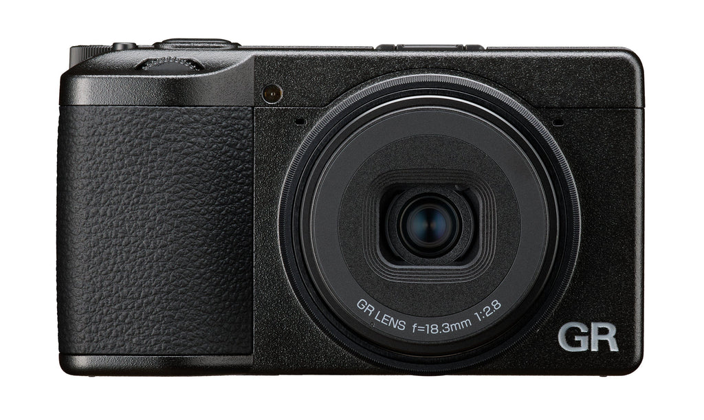 Après Six Années d'Attente, l'Appareil Photo Légendaire de Ricoh Fait un Bond en Avant - Premières Impressions du Ricoh GR IV