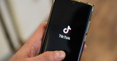 Le Nouveau Réseau Social d'OpenAI Comme TikTok, Mais en Version IA Brute