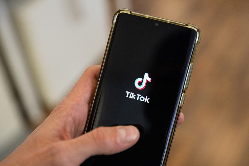 Le Nouveau Réseau Social d'OpenAI Comme TikTok, Mais en Version IA Brute