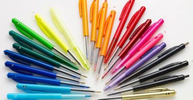 Stylo BIC - Bic cristal - Incontournable depuis 1950 ce produit culte dépasse les 100 milliards de ventes