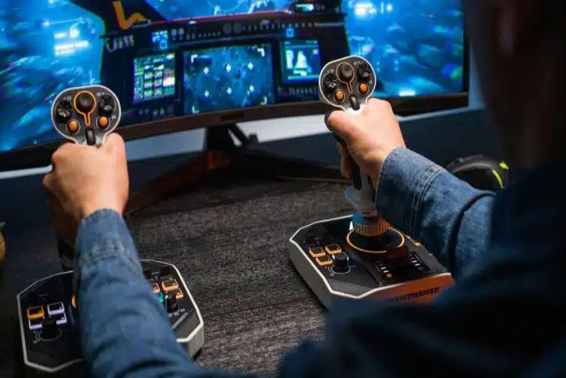Test complet du Thrustmaster Sol-R 1 Flightstick – Joystick Spatial Compact avec Technologie H.E.A.R.T 16-bit et 44 Commandes Assignables