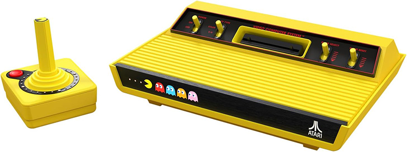 Vue de Face Test complet de l'Atari 2600+ Pac-Man Edition - Console Rétro avec Pac-Man Double Feature