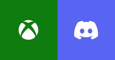 Logos de Xbox et Discord côte à côte sur fond vert et bleu, illustrant l'intégration et le partenariat stratégique entre les deux plateformes.