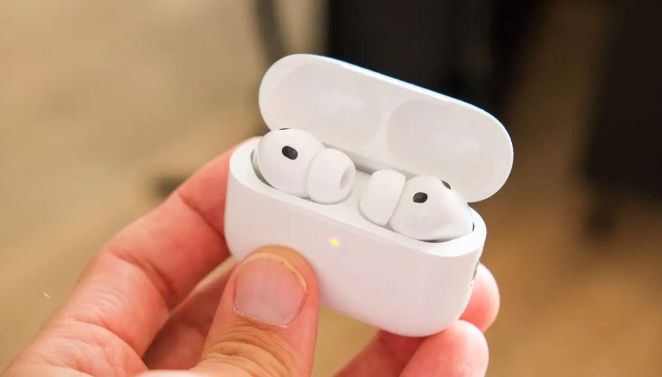 Capture d'écran de l'application LibrePods sur smartphone Android montrant l'interface de contrôle des modes de réduction de bruit AirPods, avec les options ANC, Transparence et Désactivé, et l'affichage de la batterie précise pour chaque écouteur