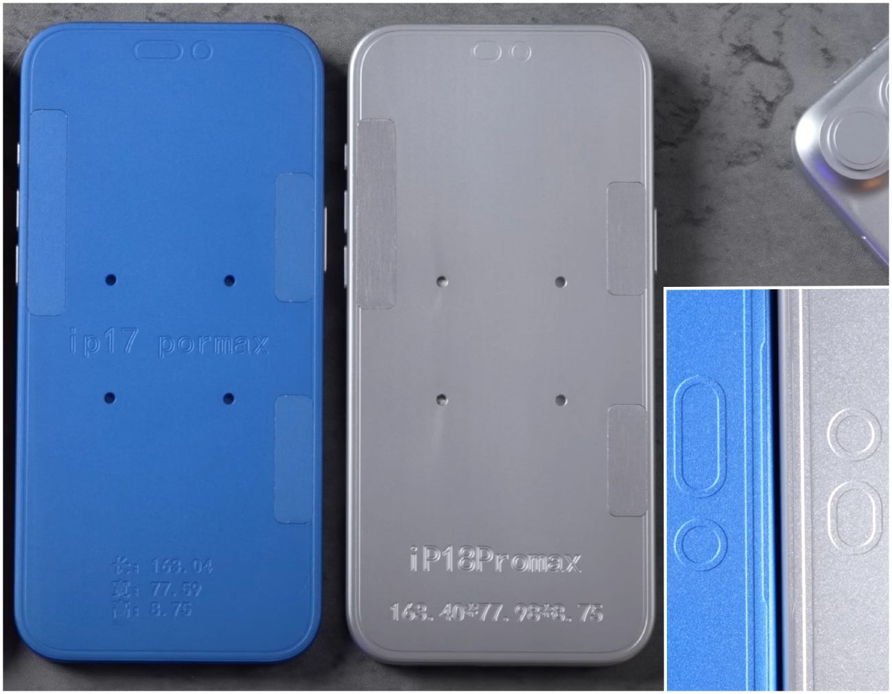 Photographie macro montrant deux moules industriels en aluminium pour la fabrication des boîtiers d'iPhone. Le moule de gauche est bleu (marqué 'ip17 pormax'), celui de droite est argenté (marqué 'iP18 Promax'), révélant les dimensions précises et les emplacements des composants. Un insert montre les textures de surface.