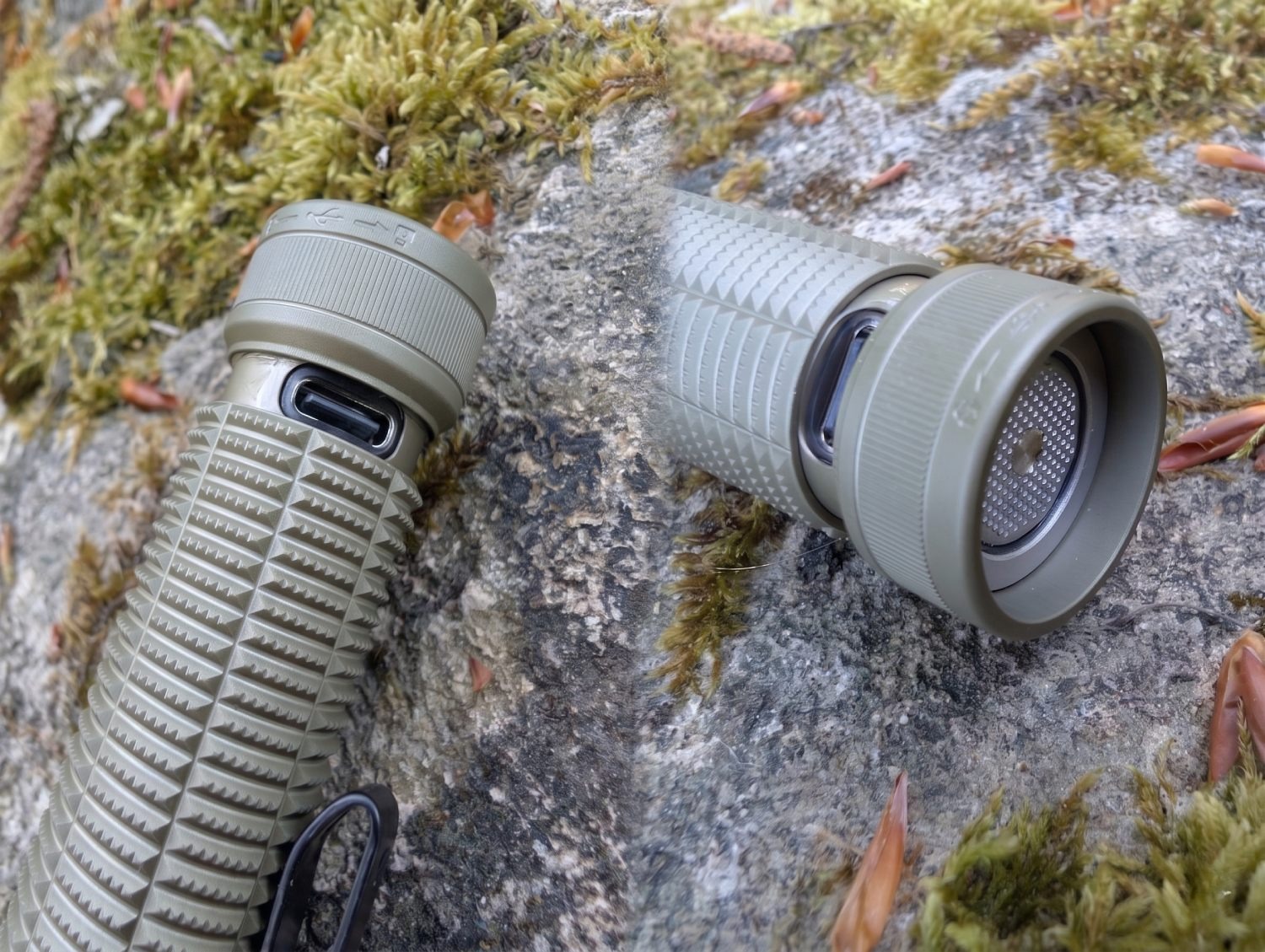 Olight Baton Ultra ouverte - port USB-C intégré à la base et lentille avec contact de recharge MCC3 visibles