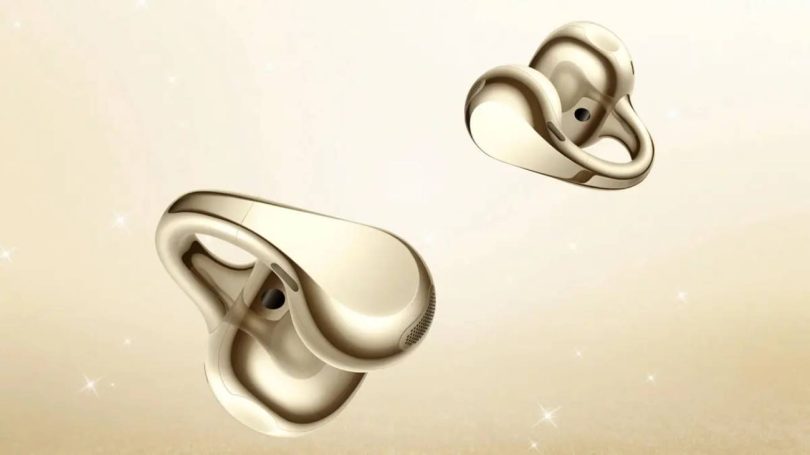 Écouteurs sans fil open-ear OPPO Enco Clip2 en finition Luminous Gold avec design unibody en goutte d'eau et finition métallique NCVM, accordage Dynaudio