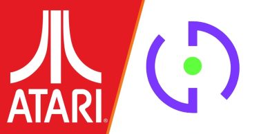 Logos de Atari sur fond rouge et de Digital Eclipse sur fond blanc, illustrant les synergies et acquisitions de Sega pour son initiative Sega Universe.