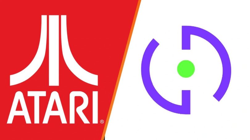 Logos de Atari sur fond rouge et de Digital Eclipse sur fond blanc, illustrant les synergies et acquisitions de Sega pour son initiative Sega Universe.