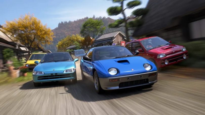 Course de voitures japonaises (Autozam AZ-1, Honda Beat) dans un village traditionnel nippon, issue d'une capture d'écran de Forza Horizon 6.
