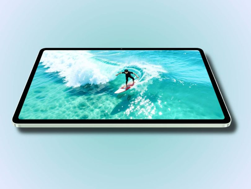Tablette Honor Pad 20 affichant une vidéo de surf, mettant en valeur son écran LCD 12,1 pouces aux bordures fines.