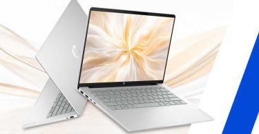Ordinateur portable HP StarBook Plus 14 argenté. Le modèle ouvert met en valeur son écran OLED 14 pouces (16:10) aux couleurs éclatantes et son clavier bord à bord, tandis que le modèle de dos souligne la finesse de son châssis de 13,7 mm avec le logo HP.