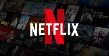 Mosaïque de couvertures de films et séries du catalogue Netflix avec le logo rouge emblématique de la plateforme au centre.