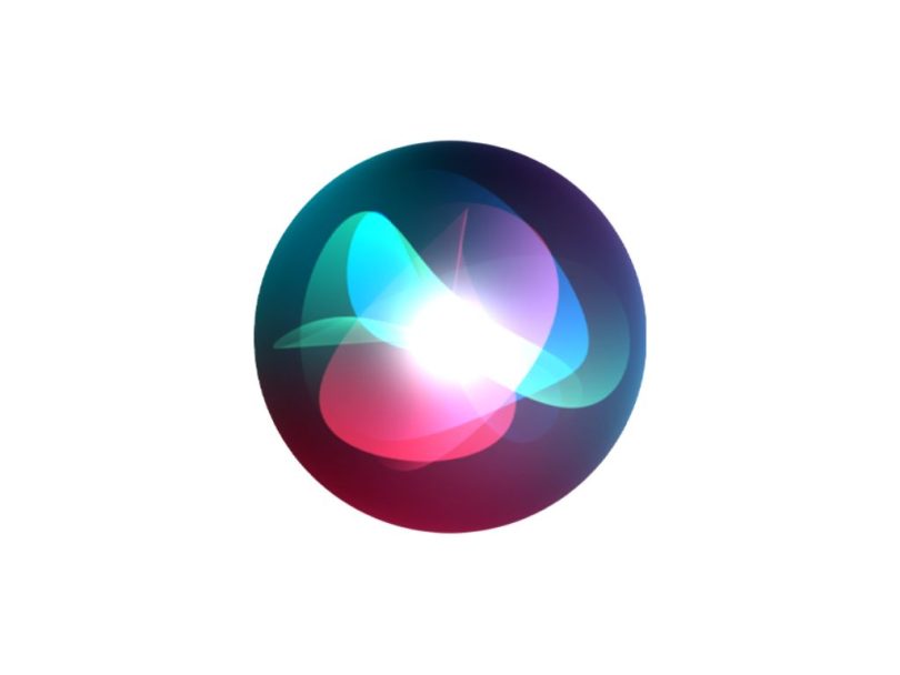 Logo officiel de Siri représenté sous la forme d'une sphère lumineuse et colorée (tons de bleu, rose, violet et turquoise) sur fond blanc, symbolisant l'interface de l'assistant vocal d'Apple en plein traitement d'intelligence artificielle.