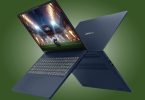 Ordinateur portable Lenovo IdeaPad Slim 3 16IPH11 bleu nuit présenté sous deux angles : ouvert affichant un stade de sport lumineux (illustrant la qualité de l'écran 16 pouces et l'option OLED), et de dos fermé laissant voir le logo.