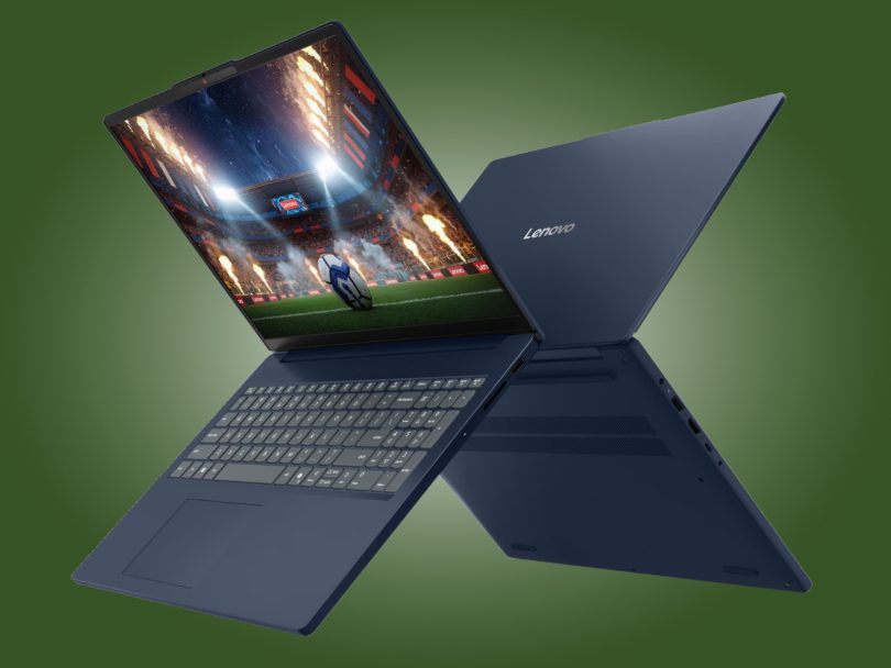 Ordinateur portable Lenovo IdeaPad Slim 3 16IPH11 bleu nuit présenté sous deux angles : ouvert affichant un stade de sport lumineux (illustrant la qualité de l'écran 16 pouces et l'option OLED), et de dos fermé laissant voir le logo.