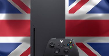 Console Xbox Series X et manette noire au premier plan avec le drapeau du Royaume-Uni en arrière-plan, symbolisant la réduction de l'écart des ventes entre Microsoft et la PS5 sur le marché britannique.