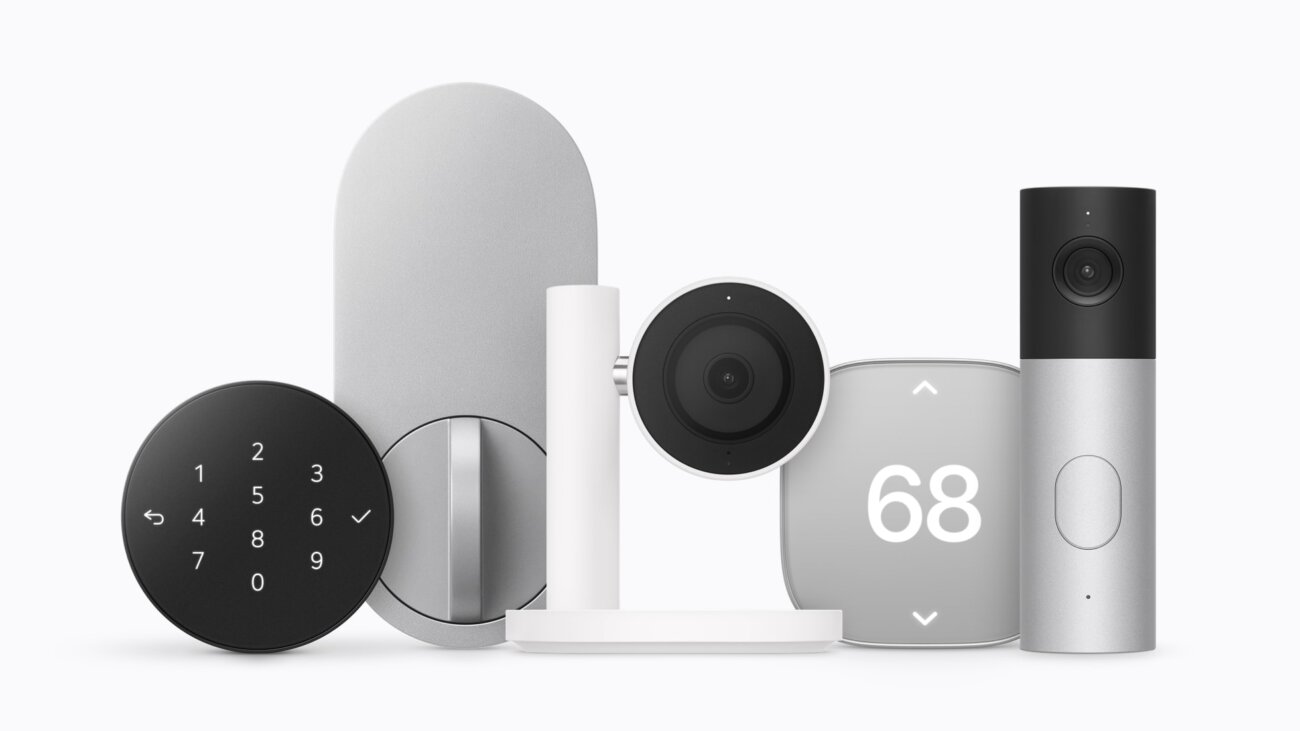Gamme Apple Home Collection avec la serrure connectée à pavé numérique, une caméra intérieure, une caméra extérieure, un thermostat et une sonnette vidéo