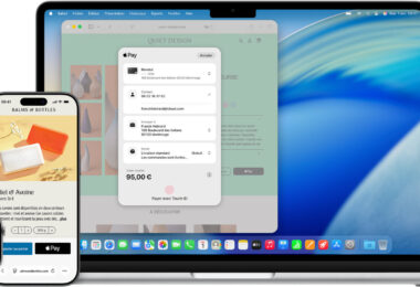 Apple Pay affiché sur un iPhone, une Apple Watch et un MacBook, le portefeuille d'Apple dont le Royaume-Uni veut ouvrir la puce NFC aux concurrents