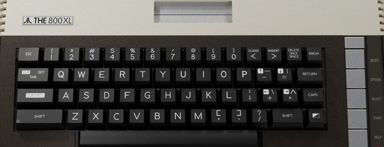 Réédition THE 800XL de l'ordinateur Atari 800XL vue de dessus, boîtier crème et noir avec clavier mécanique complet de 57 touches