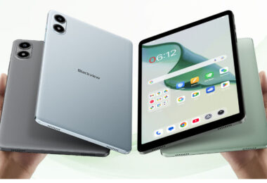 Tablette Blackview Zeno 2 de 8,68 pouces sous Android 16 tenue en main, vue de dos en gris, bleu et vert menthe et de face avec son écran IPS, puce Unisoc T310 et microSD jusqu'à 2 To