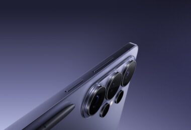 Gros plan sur le coin et le module photo du Samsung Galaxy S26 Ultra, smartphone touché par un bug de configuration après réinitialisation sous One UI 9