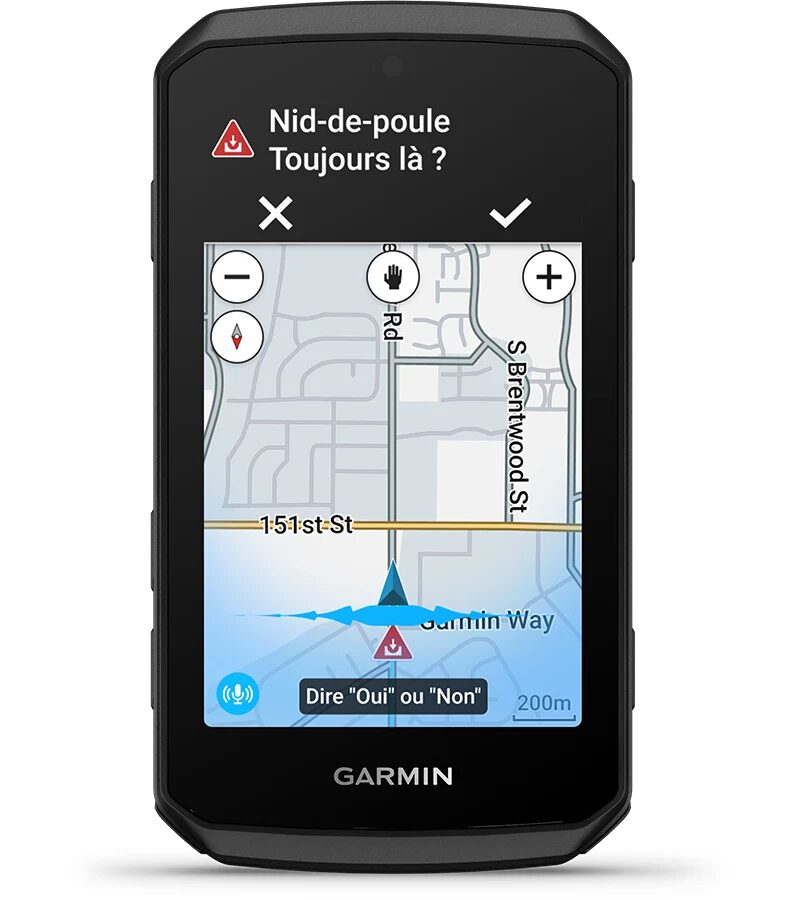 Écran du Garmin Edge 1060 demandant si un nid-de-poule signalé est toujours là, avec réponse vocale Oui ou Non