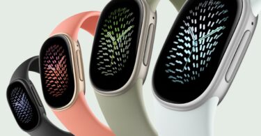 Quatre bracelets Google Fitbit Edge en noir, corail, vert sauge et blanc, avec leur écran AMOLED allongé affichant un cadran graphique