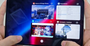 Honor Win Pad, tablette gaming compacte à écran OLED tenue à deux mains en mode paysage, multitâche avec quatre applications de jeu et de réglages ouverts