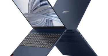 Deux Lenovo IdeaPad Vibe 15Q8X12 bleu marine dos à dos, écran 15,3 pouces et châssis en aluminium, PC portable Copilot+ sous Snapdragon X