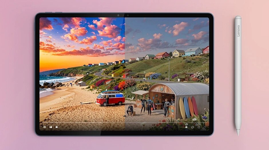 Lenovo Yoga Tab Gen 2 de face affichant une vidéo de bord de mer sur son écran 4K de 11,1 pouces, avec le stylet Tab Pen Pro 2 posé à côté sur fond rose