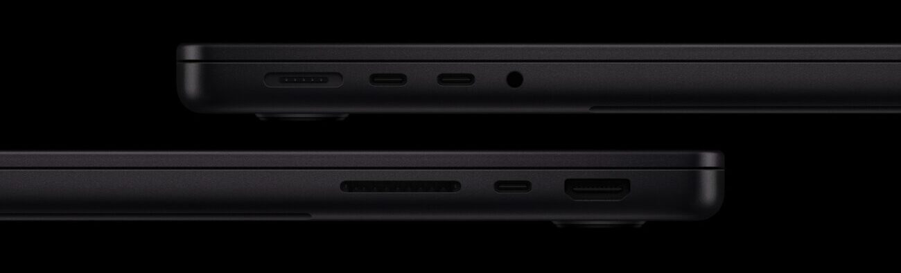 Les deux flancs du MacBook Pro 14 pouces M6 noir avec ses ports Thunderbolt 4, HDMI, lecteur de cartes SDXC, MagSafe 3 et prise casque