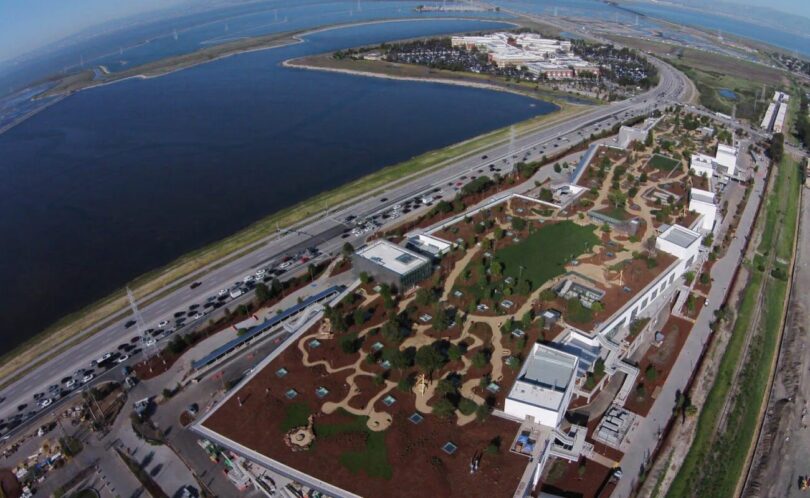 Vue aérienne officielle du siège de Meta à Menlo Park en Californie, au bord de la baie de San Francisco, entreprise condamnée à 25 milliards de dollars de pénalités au Nouveau-Mexique