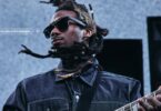 Musicien portant des lunettes connectées Ray-Ban Meta, avec la commande vocale Hey Meta, filme en hyperlapse affichée en français