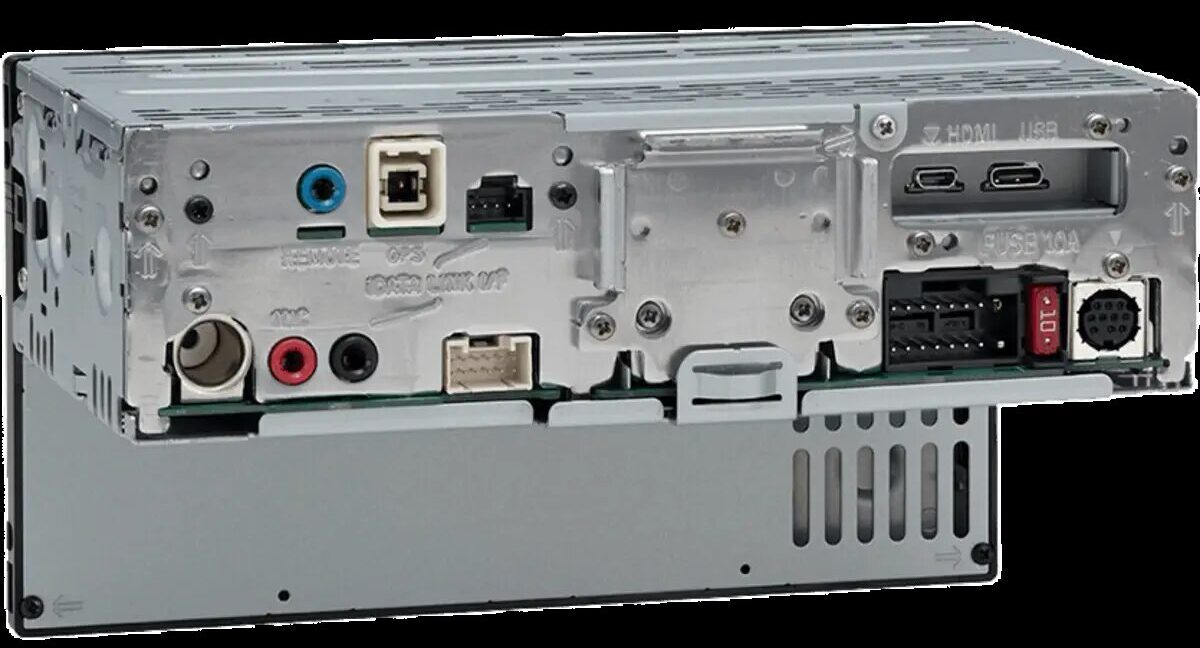 Châssis métallique de l'autoradio 2 DIN Sony XAV-AX6000 vu de l'arrière avec ses prises USB, HDMI, antenne et connecteur faisceau
