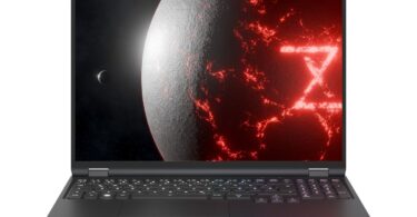 Ordinateur portable gamer Tuxedo Stellaris 16 Gen 8 ouvert vu de face, écran 16 pouces affichant un fond d'écran rouge et noir, clavier avec pavé numérique et liseré lumineux