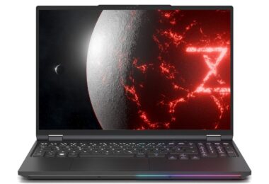 Ordinateur portable gamer Tuxedo Stellaris 16 Gen 8 ouvert vu de face, écran 16 pouces affichant un fond d'écran rouge et noir, clavier avec pavé numérique et liseré lumineux