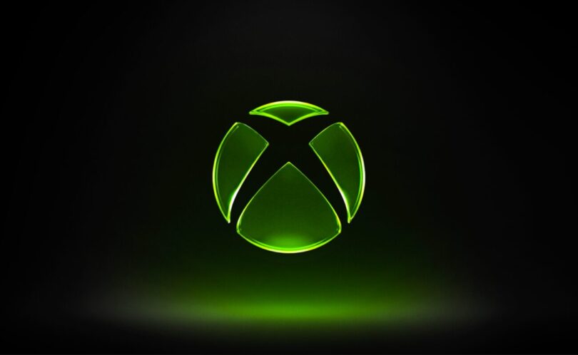 Logo Xbox vert lumineux sur fond noir, illustration de l'arrivée des heures de jeu cloud payantes sans abonnement Game Pass sur Xbox Cloud Gaming